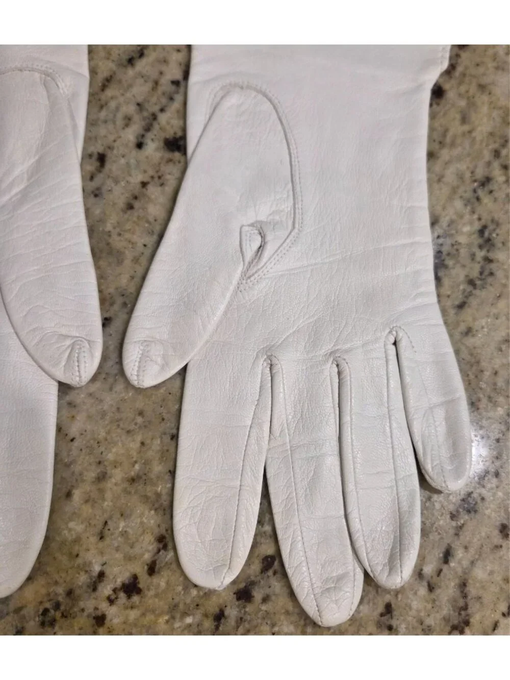 Vintage Womens Size 6.5 S/M White Soft Leather Formal Silk Lined Gloves
